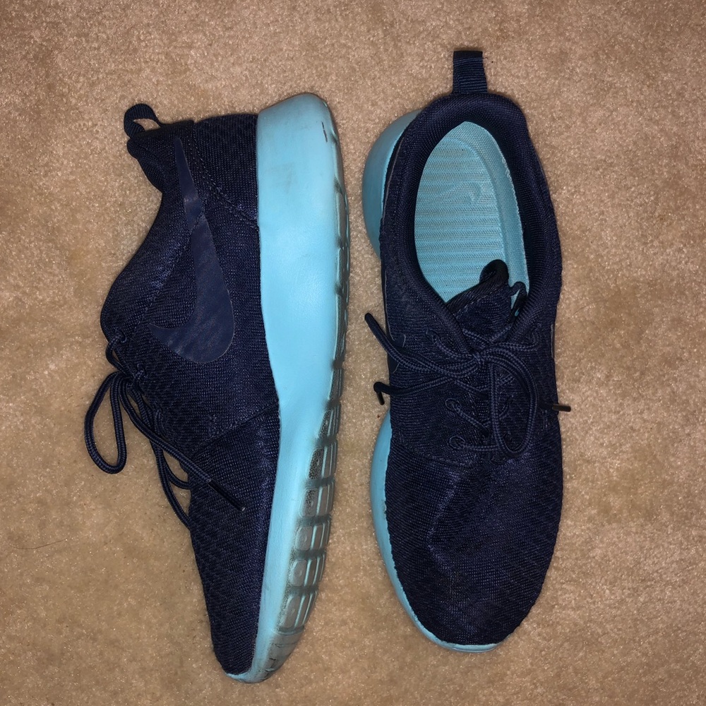 Gently Used Nike Roche One Sneakers